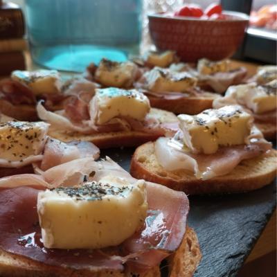 Bistrot du Grand Liot tartine speck camembert